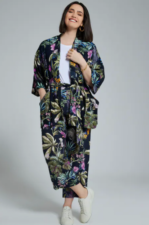 Jaket Kimono dengan Aksen Pita di Pinggang